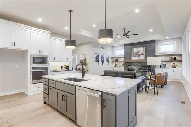 $877,565 | 11475 South Roundtree Street, Olathe, KS 66061