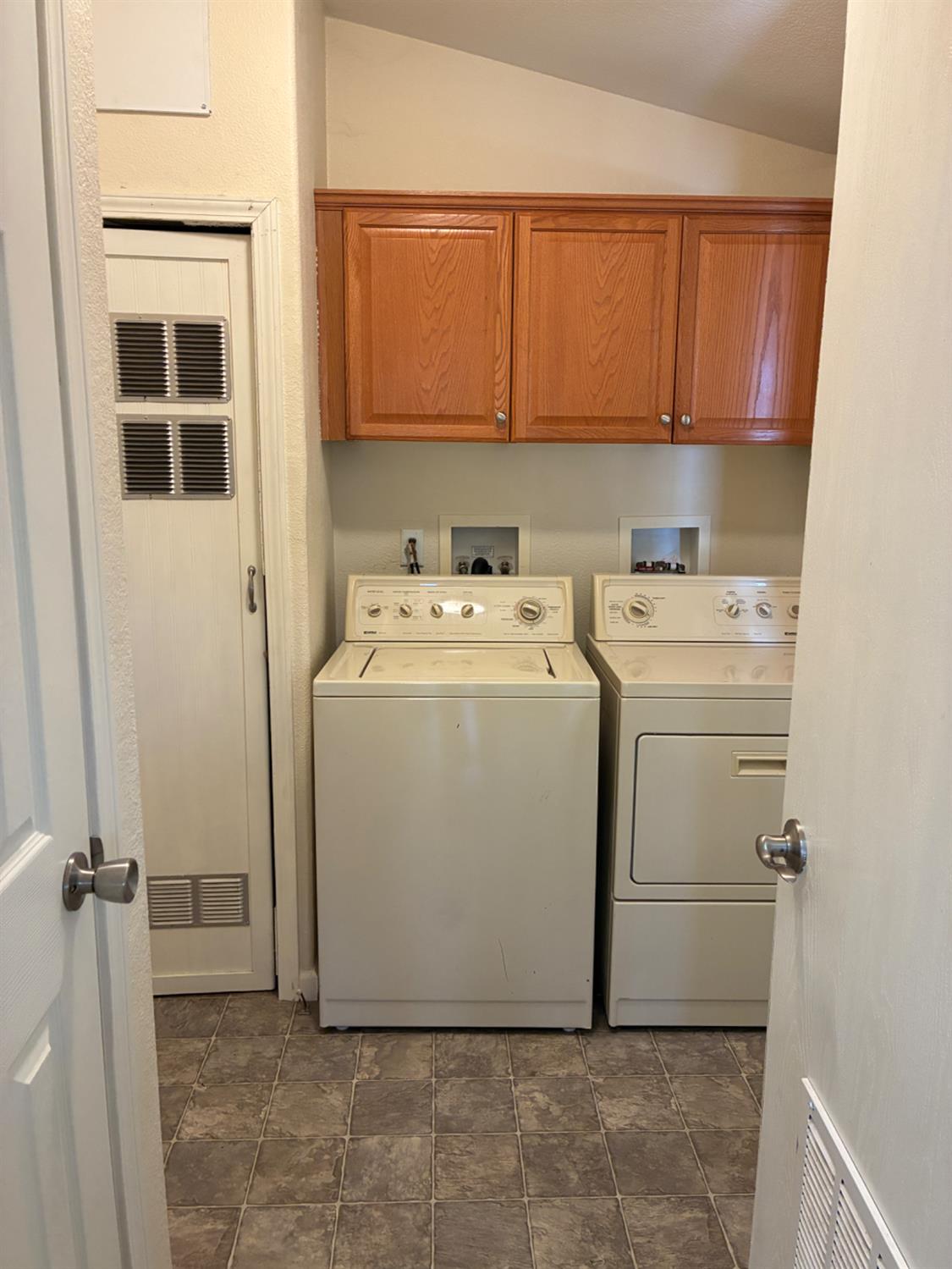 1155 Pease Road, Unit 408 Yuba City, CA 95991 - Photo 14 of 45 a utility room with dryer and washer