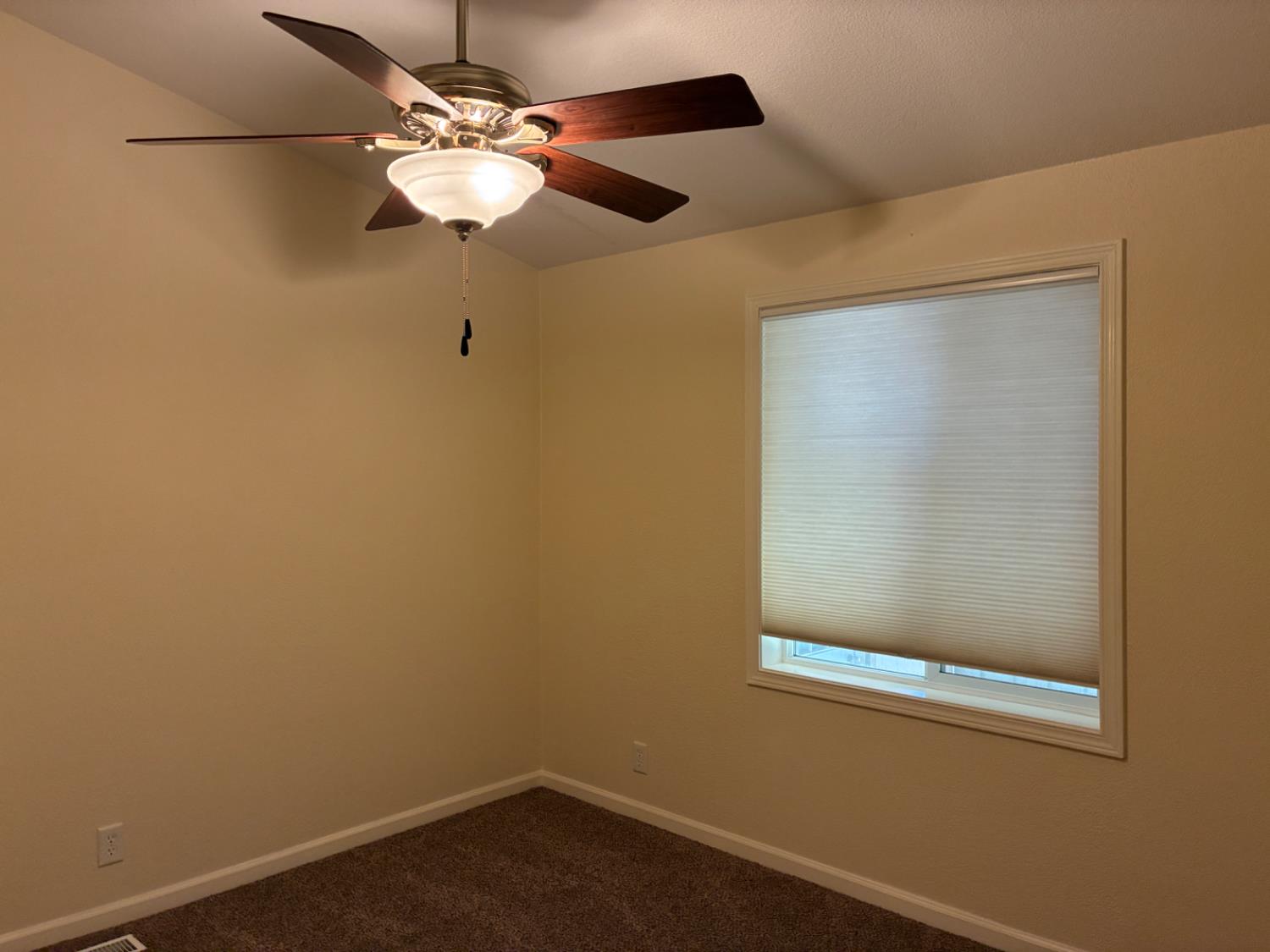 1155 Pease Road, Unit 408 Yuba City, CA 95991 - Photo 24 of 45 a small space with a window