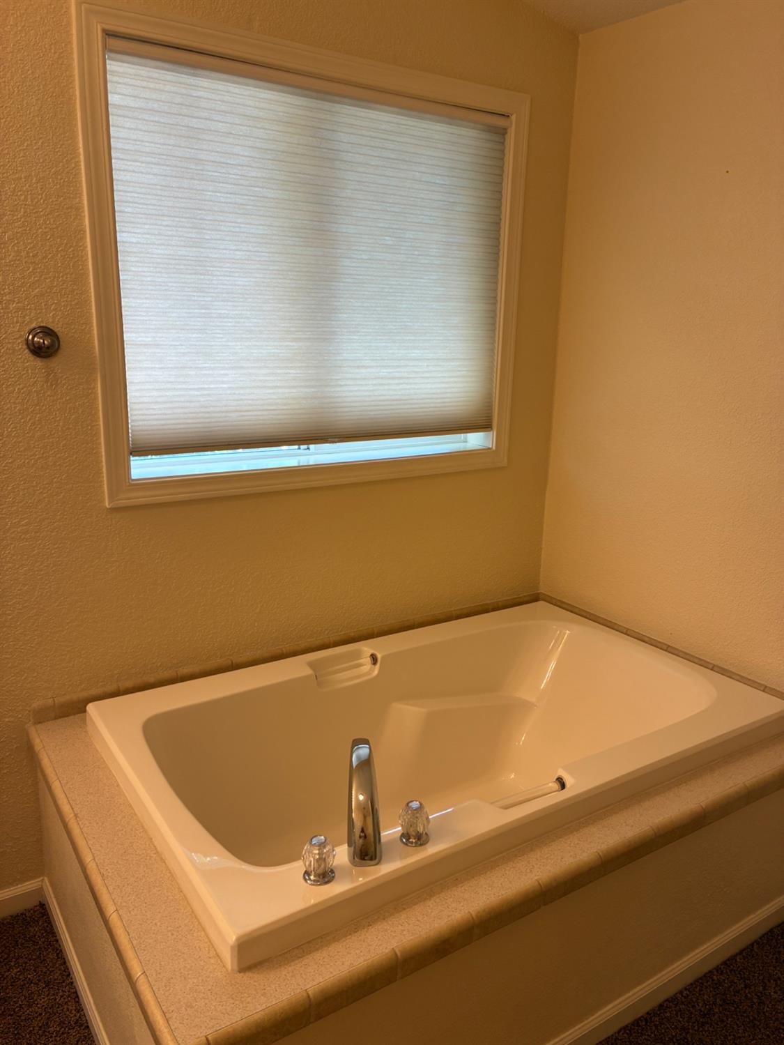 1155 Pease Road, Unit 408 Yuba City, CA 95991 - Photo 28 of 45 a view of a bathtub in a bathroom