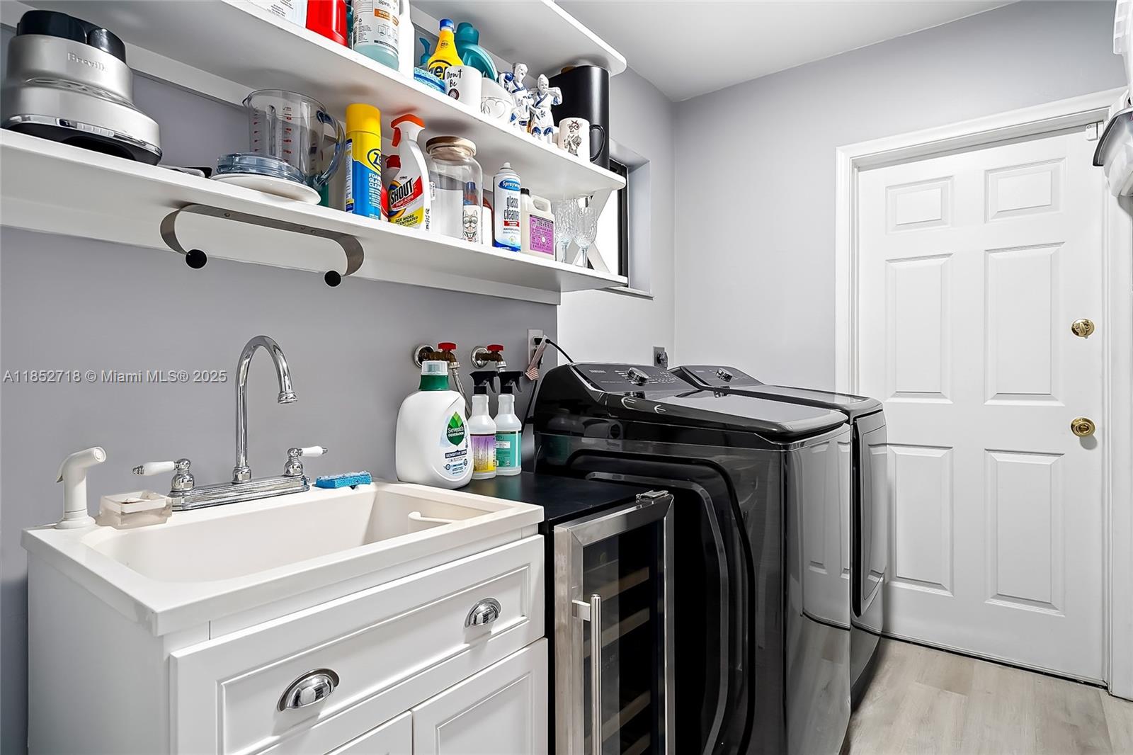 5100 Arthur Street Hollywood, FL 33021 - Photo 35 of 54 a utility room with dryer and washer