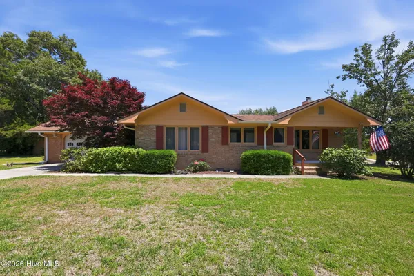 $699,900 | 319 Holly Lane, Newport, NC 28570