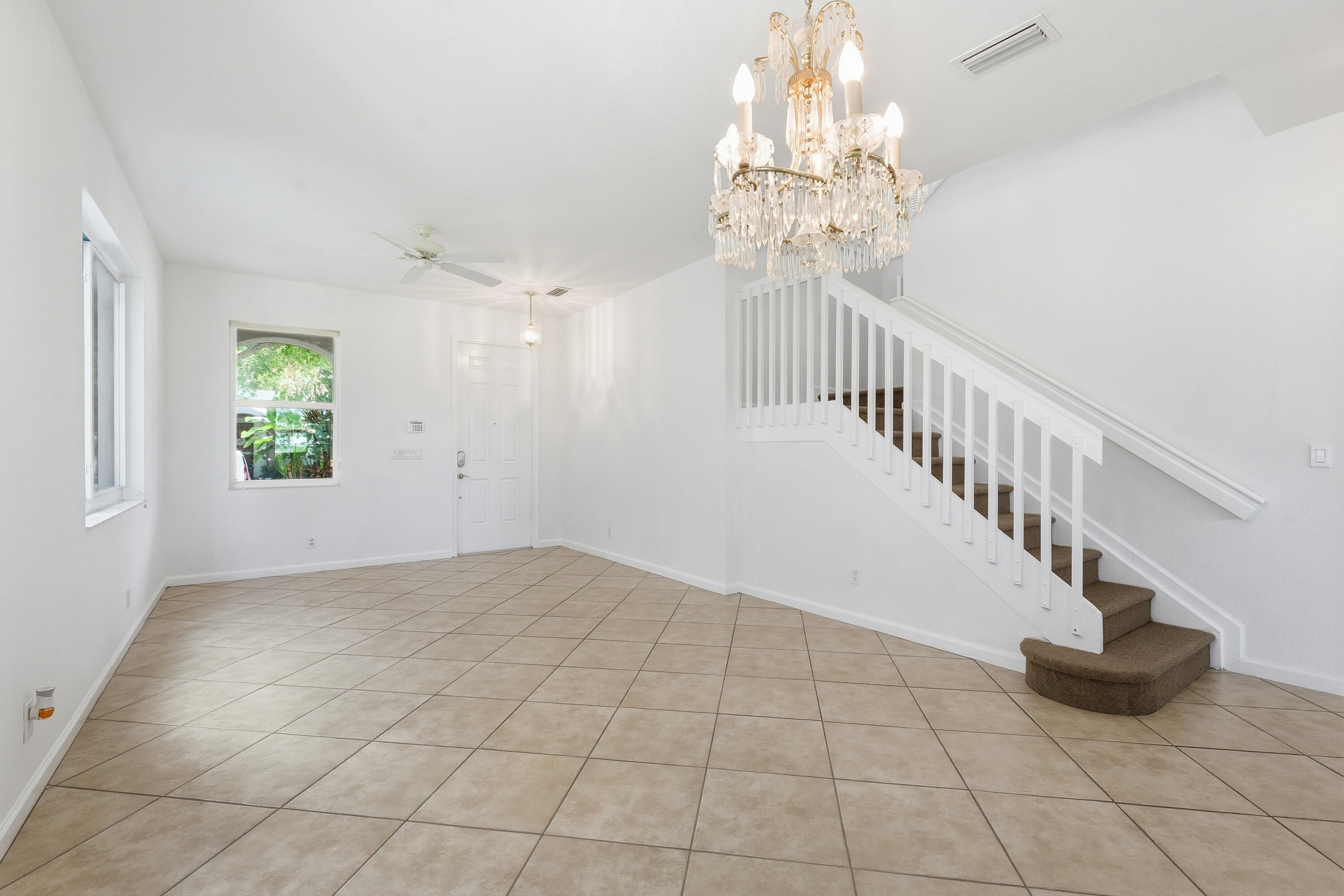 1275 Rose Gate Boulevard Riviera Beach, FL 33404 - Photo 5 of 45 05_dsc03319