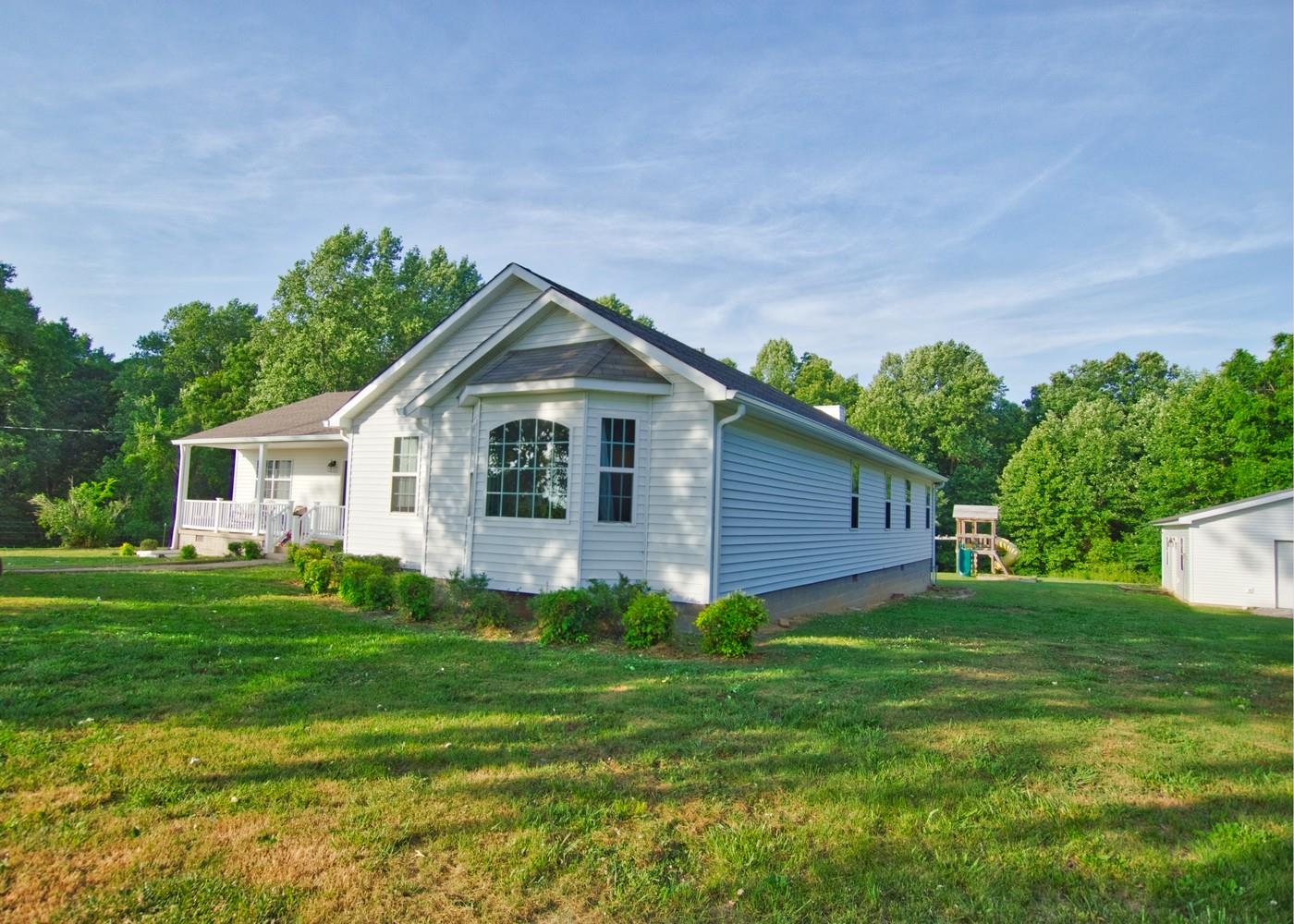 986 McClain Road Morrison, TN 37357 - Photo 5 of 19 a front view of house with yard and green space