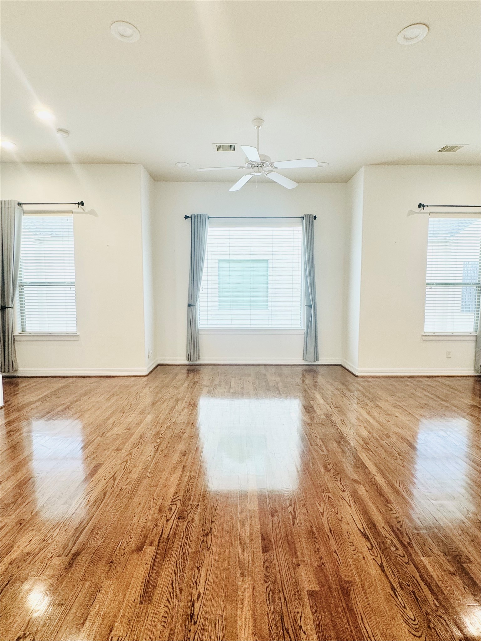 3846 Center Street Houston, TX 77007 - Photo 19 of 37 Living Room