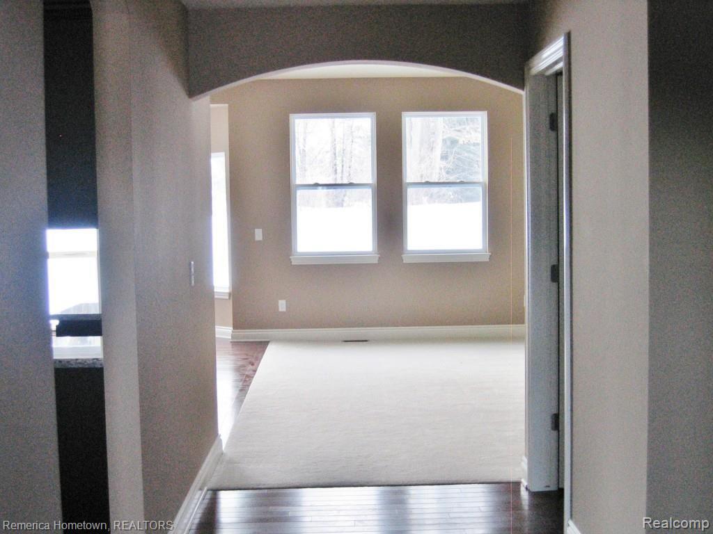 4582 Clifford Road Brighton, MI 48116 - Photo 4 of 34 3.2