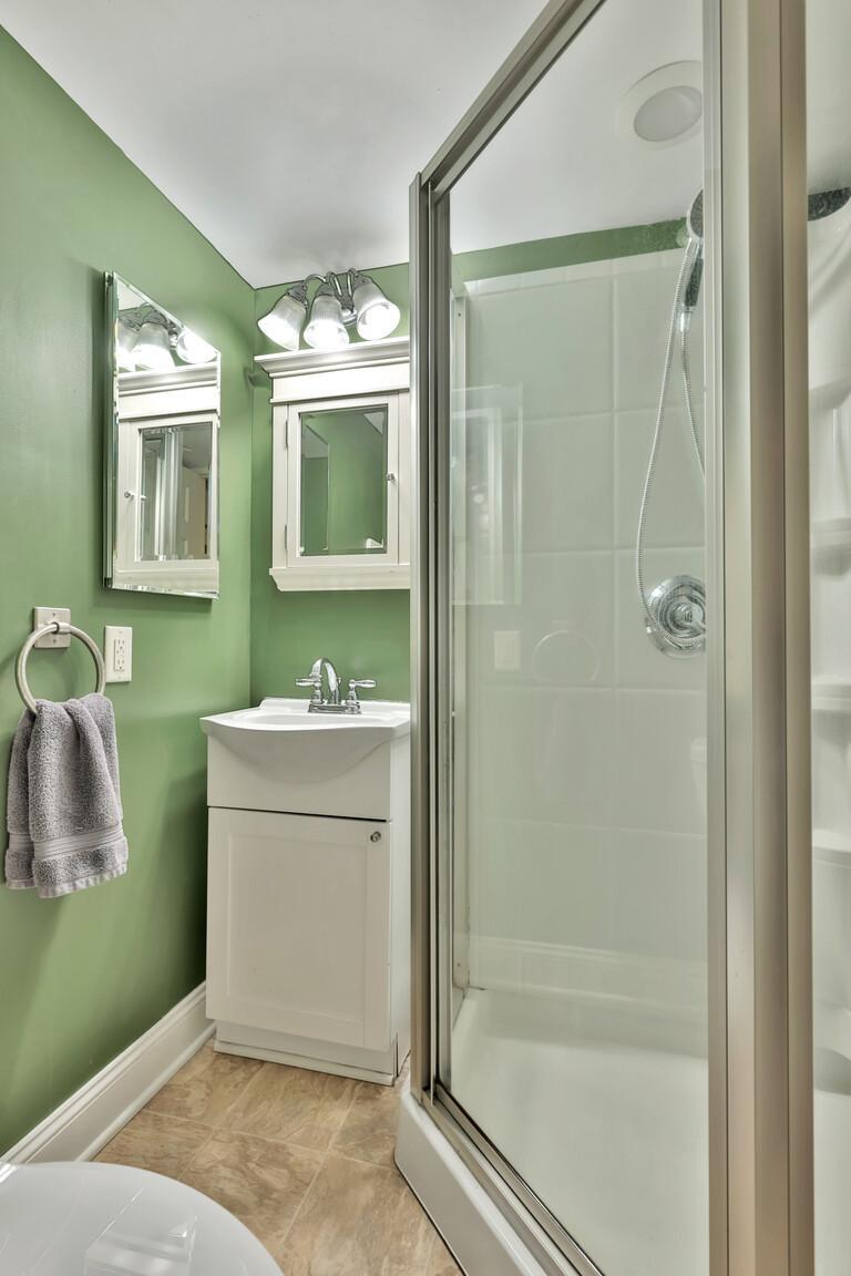 8264 Kingslee Road Bloomington, MN 55438 - Photo 35 of 38 Gallery Image 35
