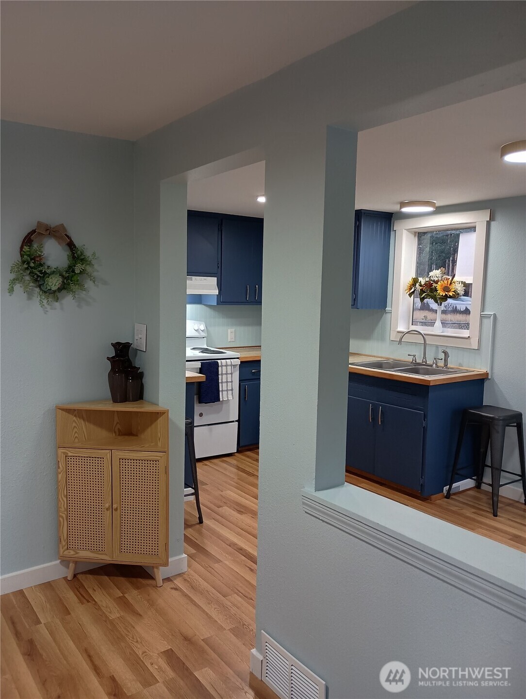 14607 Union Avenue Southwest Lakewood, WA 98498 - Photo 13 of 40 a living room with furniture and a table