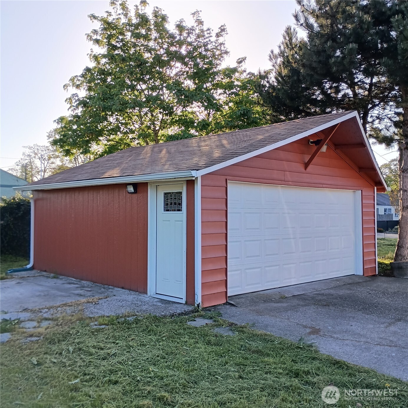 14607 Union Avenue Southwest Lakewood, WA 98498 - Photo 3 of 40 a backyard of a house with lots of green space