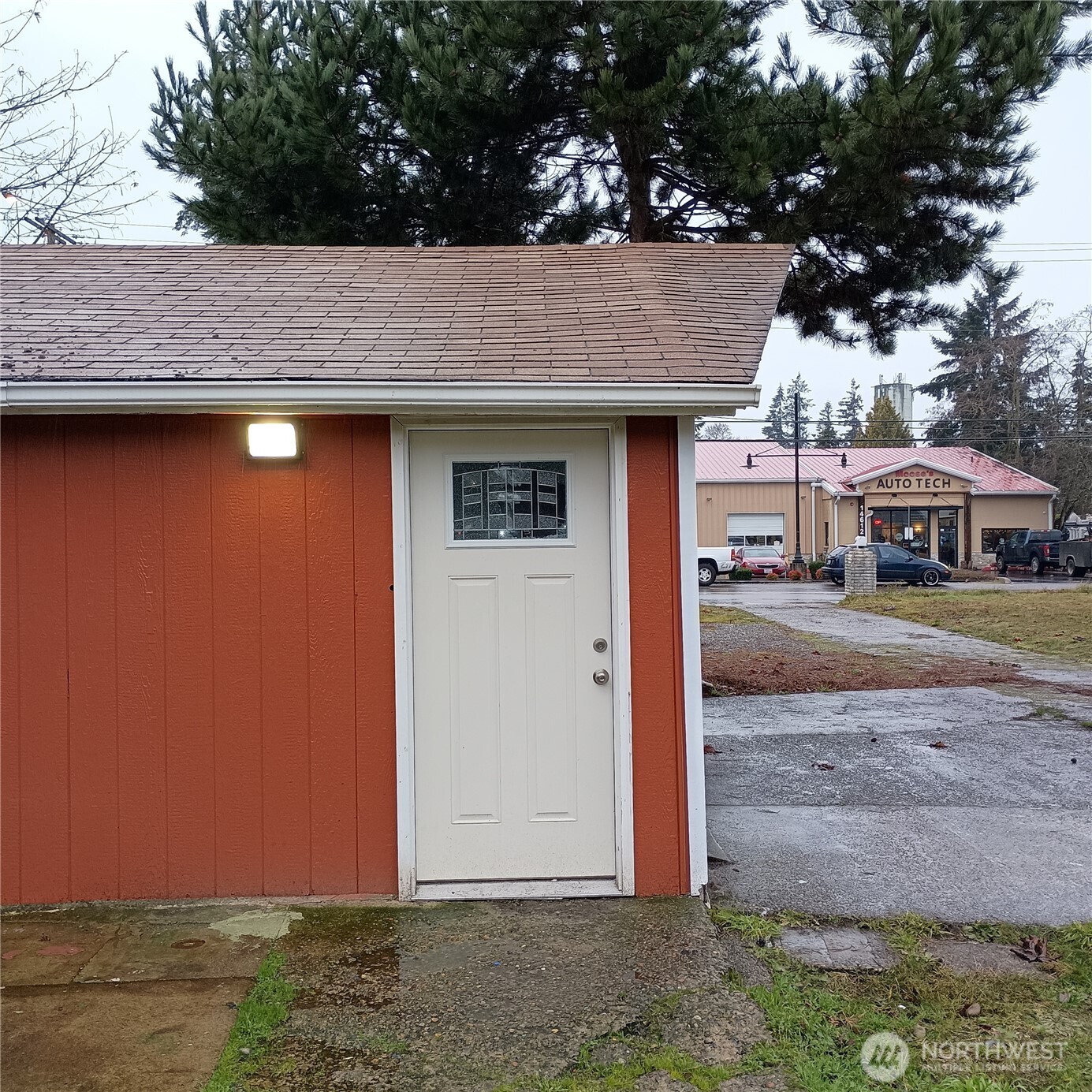 14607 Union Avenue Southwest Lakewood, WA 98498 - Photo 33 of 40 a front view of a house with a yard