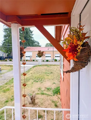 a view of entrance front of the house