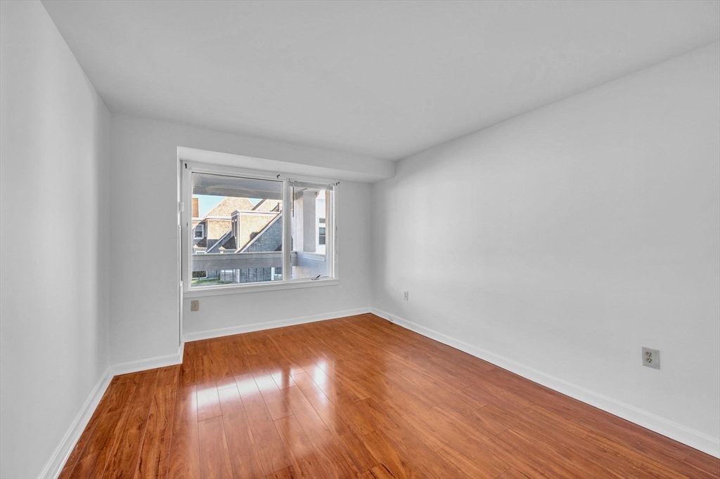 1 Commodore Court, Unit 202 Hull, MA 02045 - Photo 11 of 29