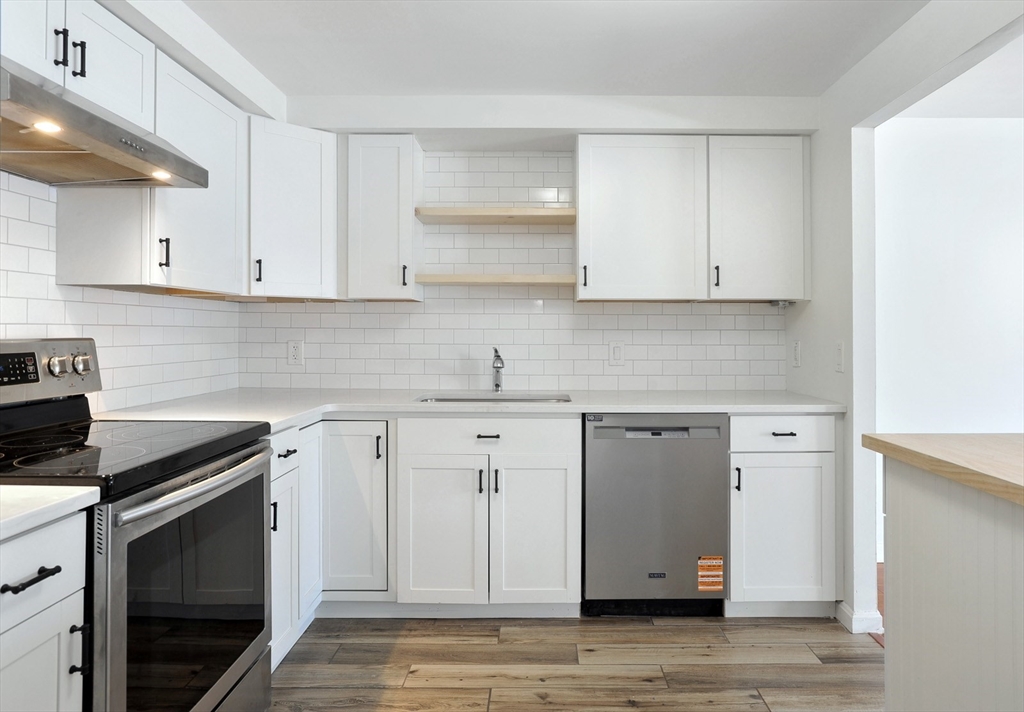 1 Commodore Court, Unit 202 Hull, MA 02045 - Photo 2 of 29