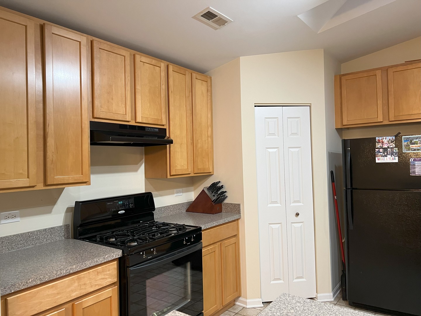 2623 Amber Court, Unit 2623 Algonquin, IL 60102 - Photo 5 of 11 a kitchen with granite countertop cabinets and black appliances