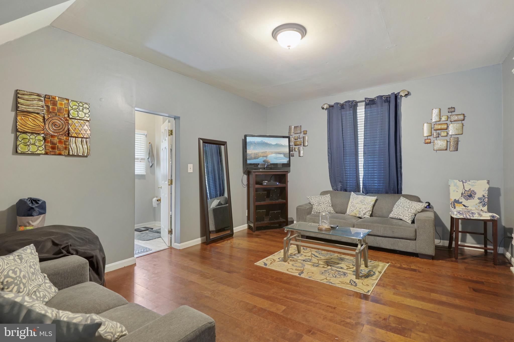 6500 Golden Ring Road Baltimore, MD 21237 - Photo 14 of 39 Living Room