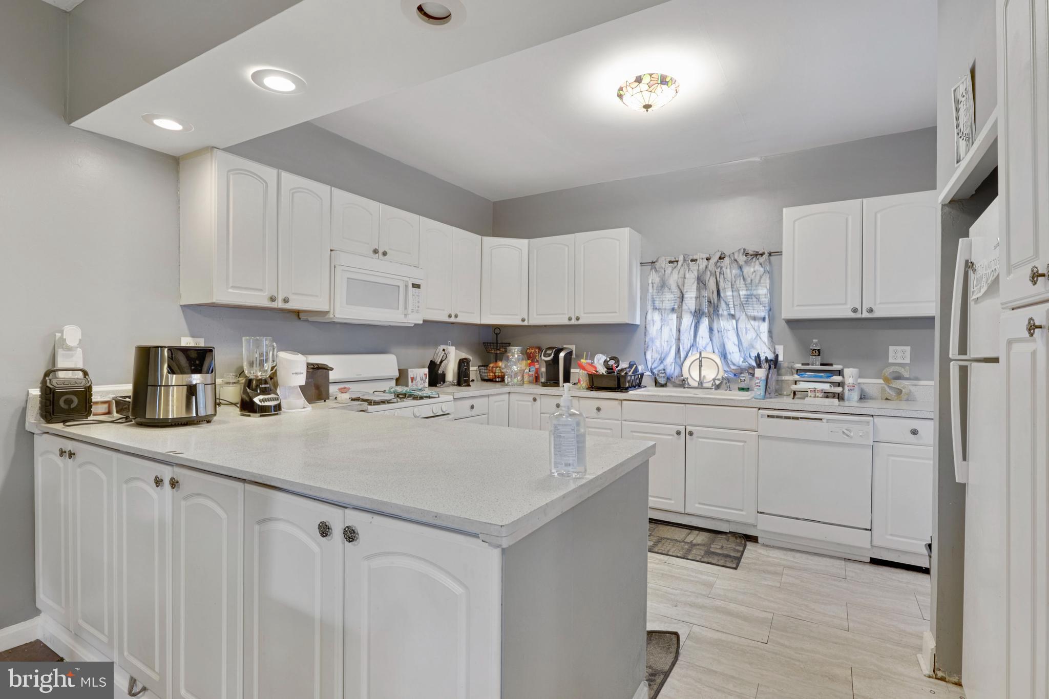 6500 Golden Ring Road Baltimore, MD 21237 - Photo 10 of 39 Kitchen