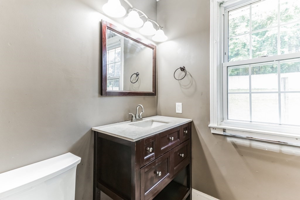111 Logtown Road Amherst, MA 01002 - Photo 7 of 25 Gallery Image 7