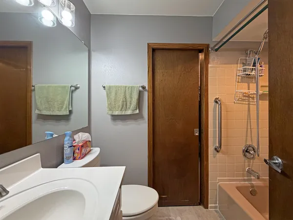 $469,900 | N97-w21763 Whitehorse Drive, Colgate, WI 53017