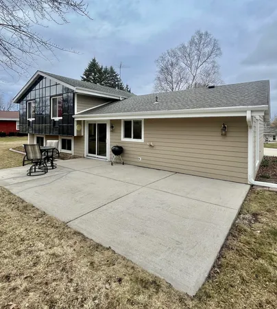 $469,900 | N97-w21763 Whitehorse Drive, Colgate, WI 53017