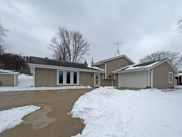 $469,900 | N97-w21763 Whitehorse Drive, Colgate, WI 53017