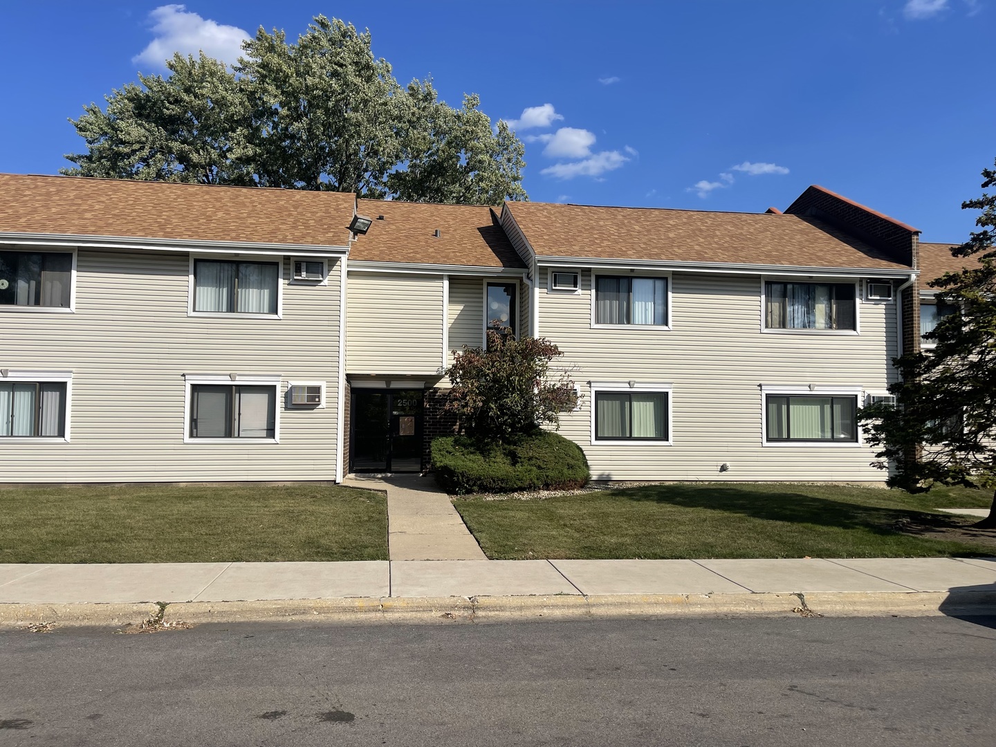 2500 Bayside Drive, Unit 3 Palatine, IL 60074 - Photo 1 of 6 a front view of a house with a yard and garage