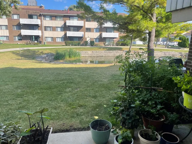 $270,000 | 2500 Bayside Drive, Unit 3, Palatine, IL 60074