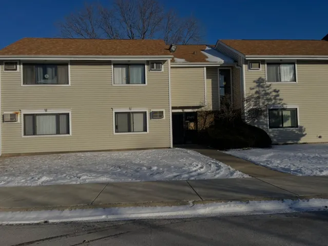 $270,000 | 2500 Bayside Drive, Unit 3, Palatine, IL 60074