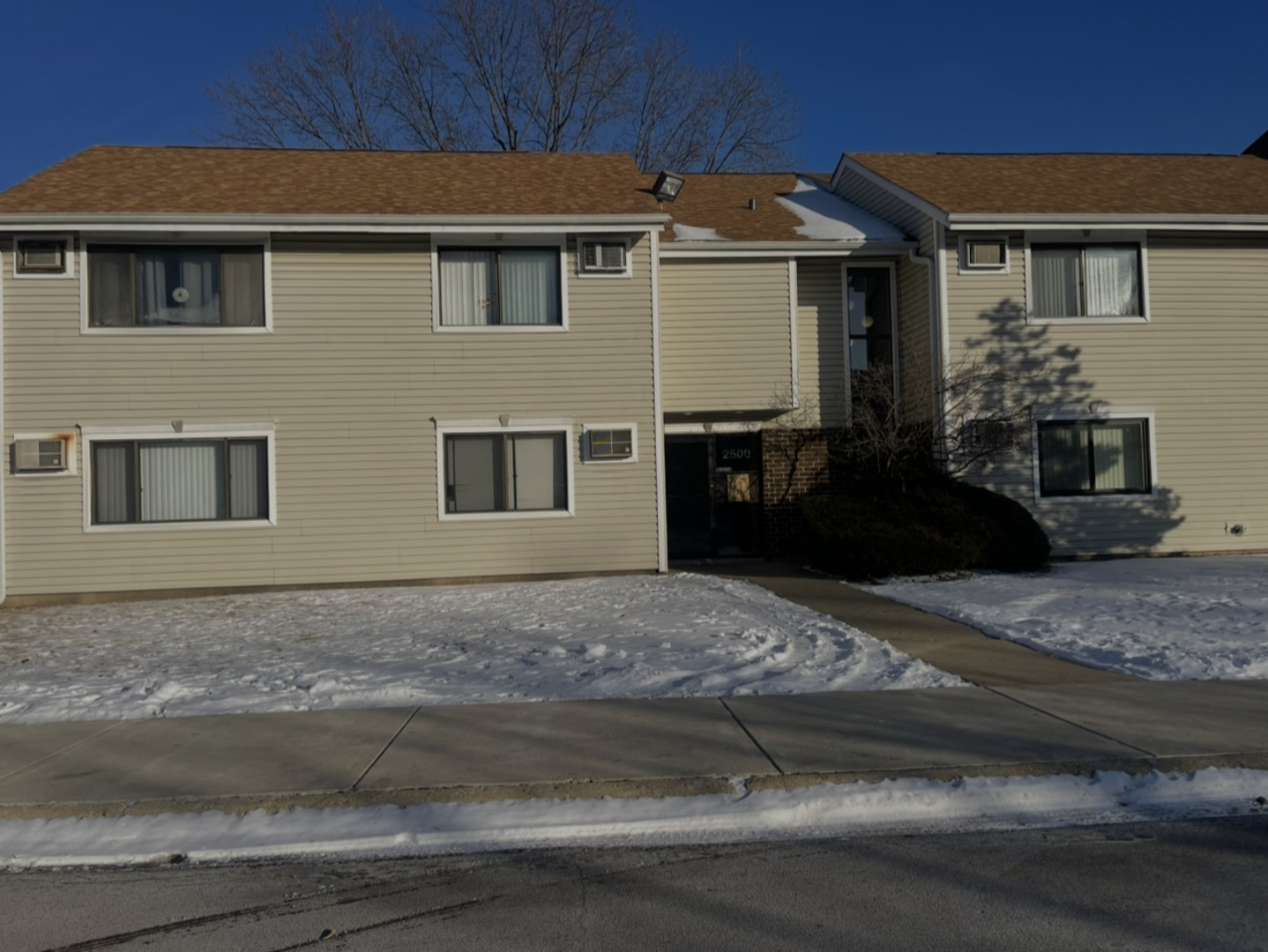 2500 Bayside Drive, Unit 3 Palatine, IL 60074 - Photo 4 of 14 a front view of a house