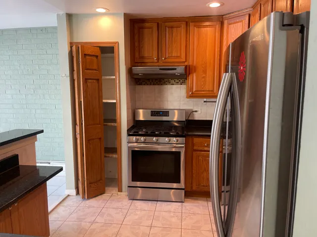 $270,000 | 2500 Bayside Drive, Unit 3, Palatine, IL 60074