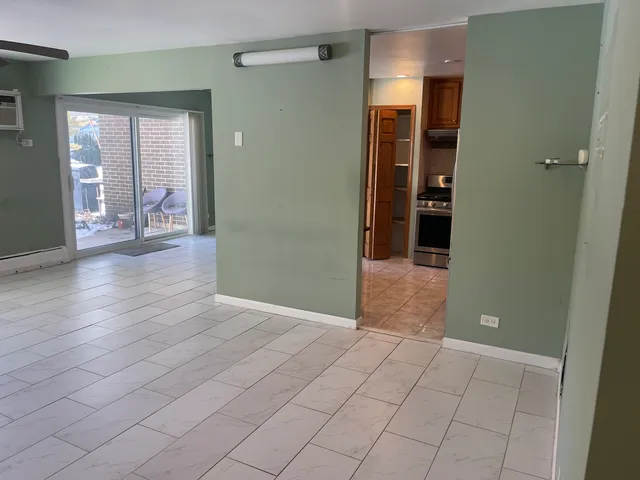 $270,000 | 2500 Bayside Drive, Unit 3, Palatine, IL 60074