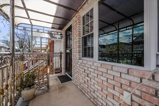 a view of a pathway along the building