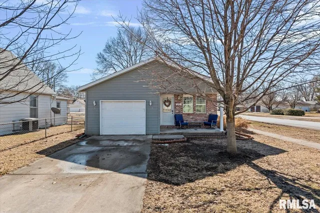 $179,900 | 132 West Jones Street, Williamsville, IL 62693