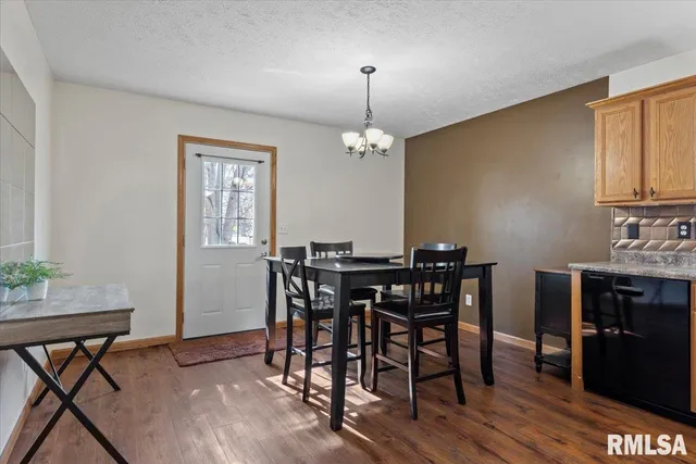 $179,900 | 132 West Jones Street, Williamsville, IL 62693