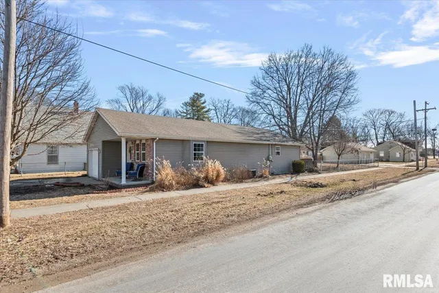 $179,900 | 132 West Jones Street, Williamsville, IL 62693