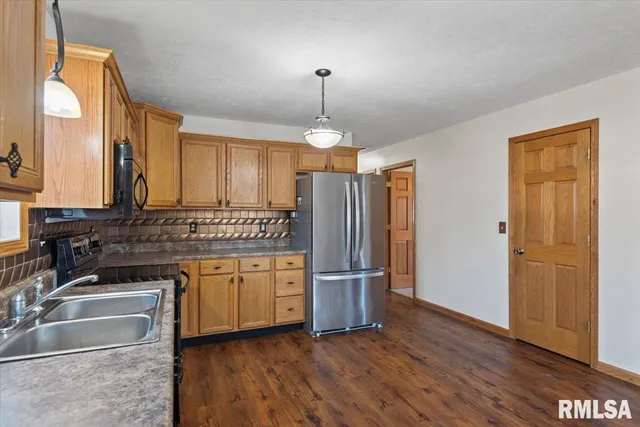 $179,900 | 132 West Jones Street, Williamsville, IL 62693