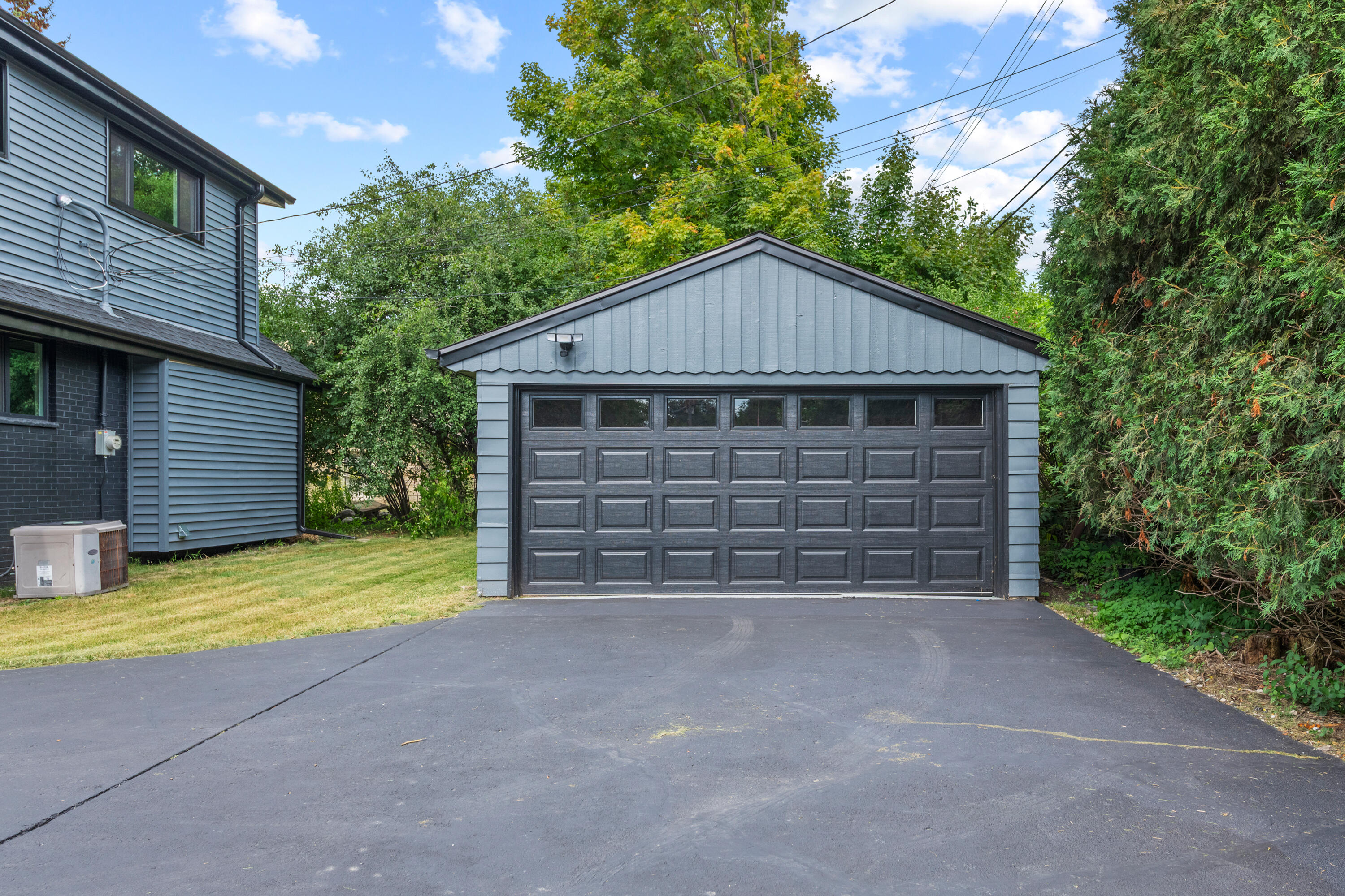 7470 North Navajo Road Fox Point, WI 53217 - Photo 47 of 53 Garage