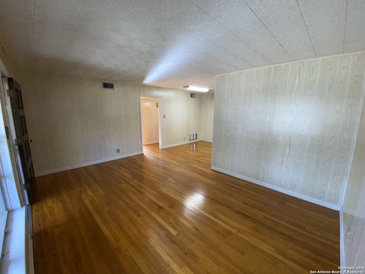 618 East Rector Street San Antonio, TX 78216 - Photo 12 of 24 a view of an empty room with wooden floor