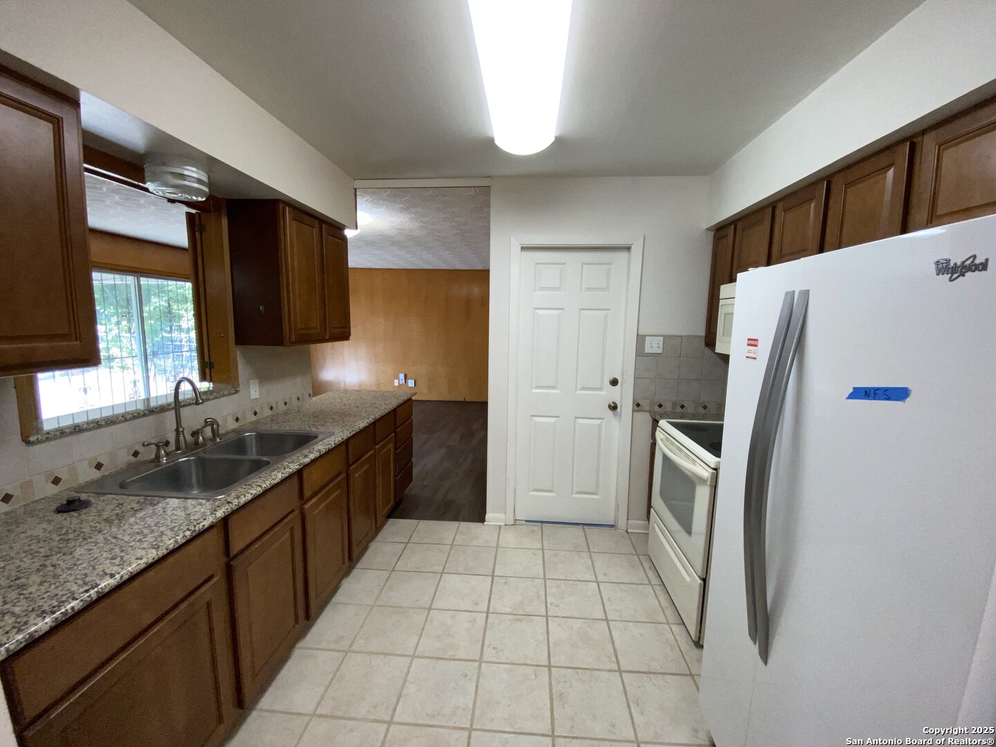 618 East Rector Street San Antonio, TX 78216 - Photo 15 of 24 a kitchen with a refrigerator a sink and dishwasher