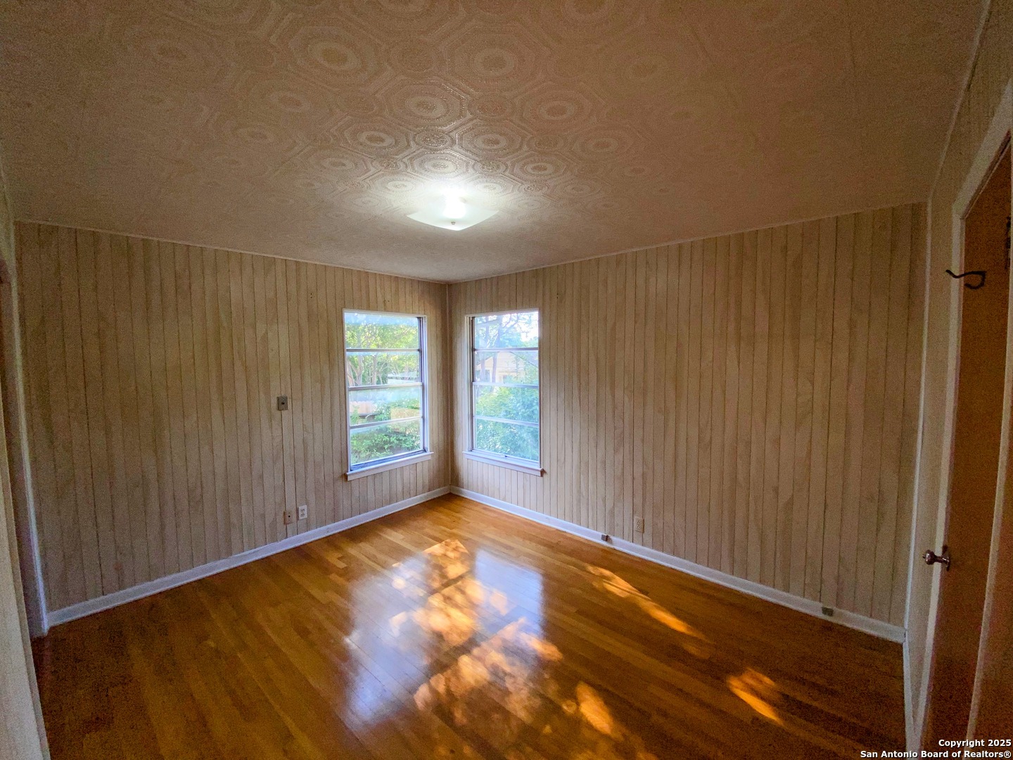 618 East Rector Street San Antonio, TX 78216 - Photo 17 of 24 a view of room with window