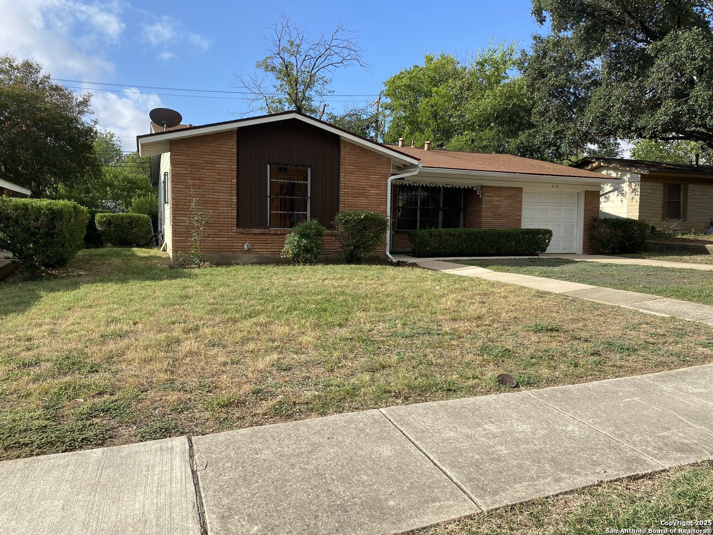 618 East Rector Street San Antonio, TX 78216 - Photo 3 of 24 a view of a house with a yard