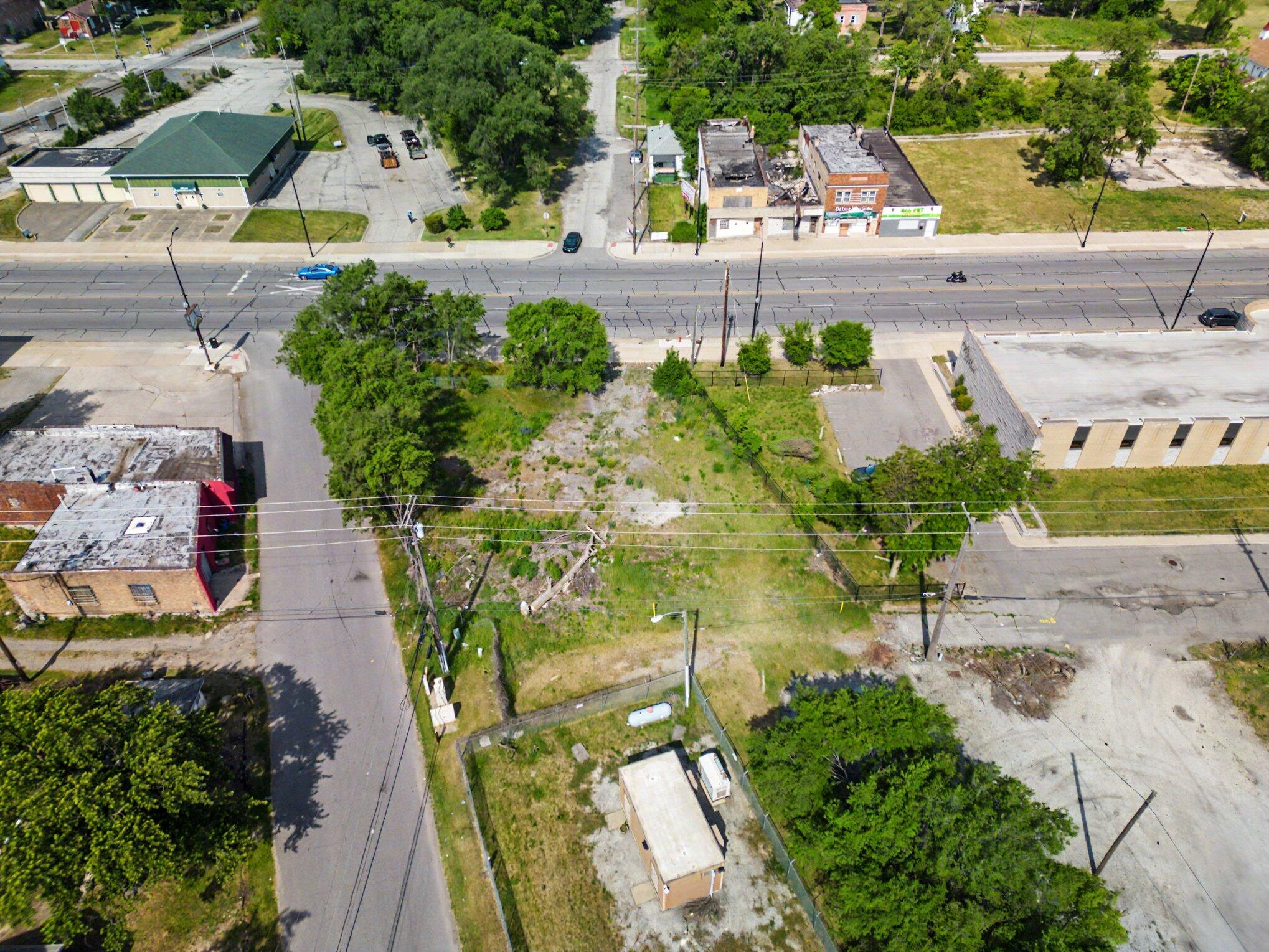3989 Broadway Gary, IN 46409 - Photo 5 of 12 2038x1529