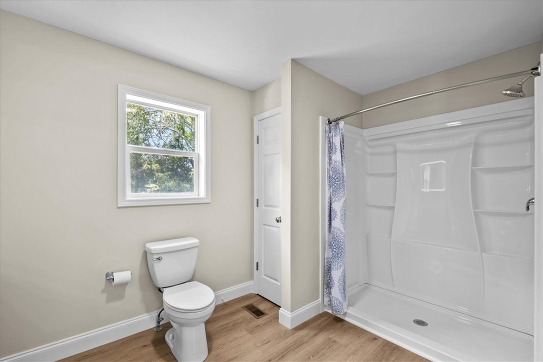 108 Winona Way Walhalla, SC 29691 - Photo 9 of 29 Primary Bathroom