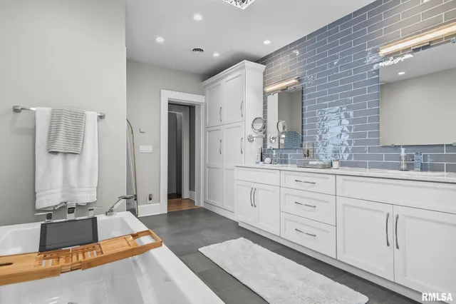 $725,000 | 1037 Woodland Avenue, Springfield, IL 62704