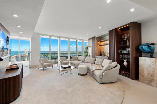 $5,000,000 | 1000 South Pointe Drive, Unit 2803, Miami Beach, FL 33139