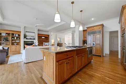$1,095,000 | 740 Suffolk Drive, Loch Lloyd, MO 64012