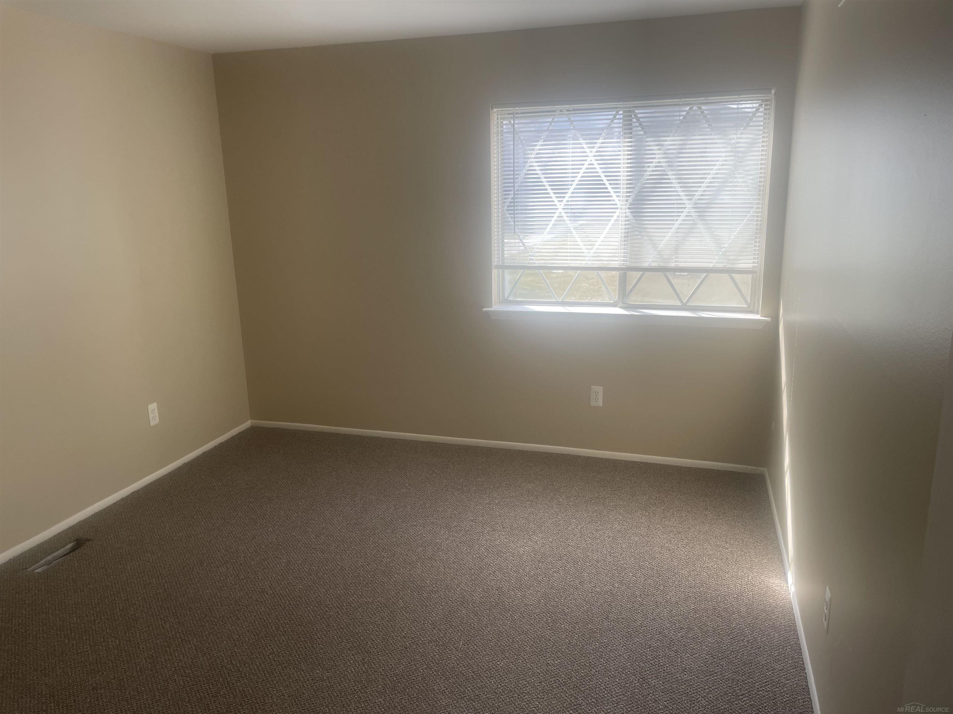 29201 Hayes Road, Unit 42 Warren, MI 48088 - Photo 11 of 27 50135264-058e4a7d-6e8c-4d7f-96ed-3c90c38729cc.JPG