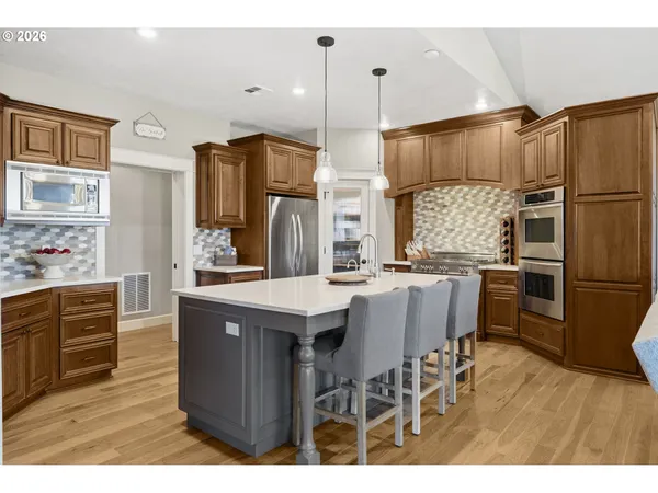 $2,500,000 | 94877 Toftdahl Road, Junction City, OR 97448