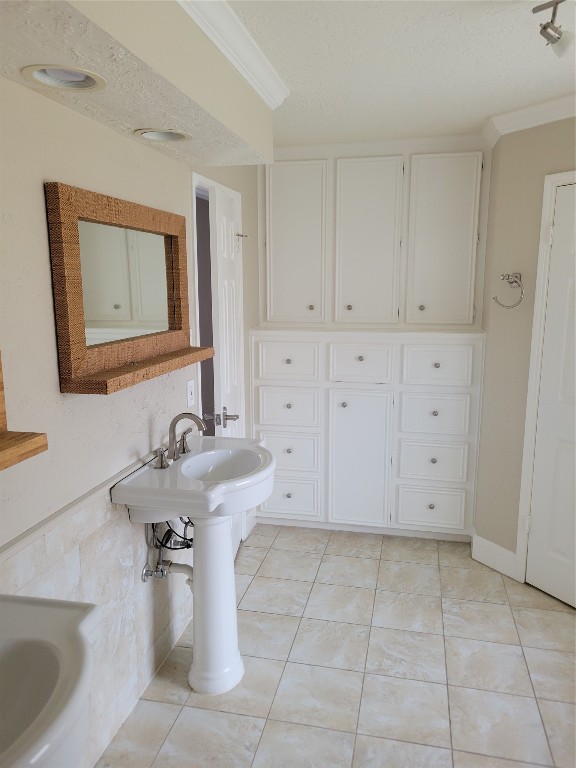 1027 Arrow Hill Road Houston, TX 77077 - Photo 12 of 13 Master Bath with Built
Custom Cabinets/Dbl Sinks