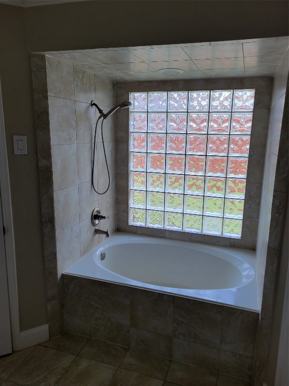 1027 Arrow Hill Road Houston, TX 77077 - Photo 13 of 13 Master Bath Tub/Shower