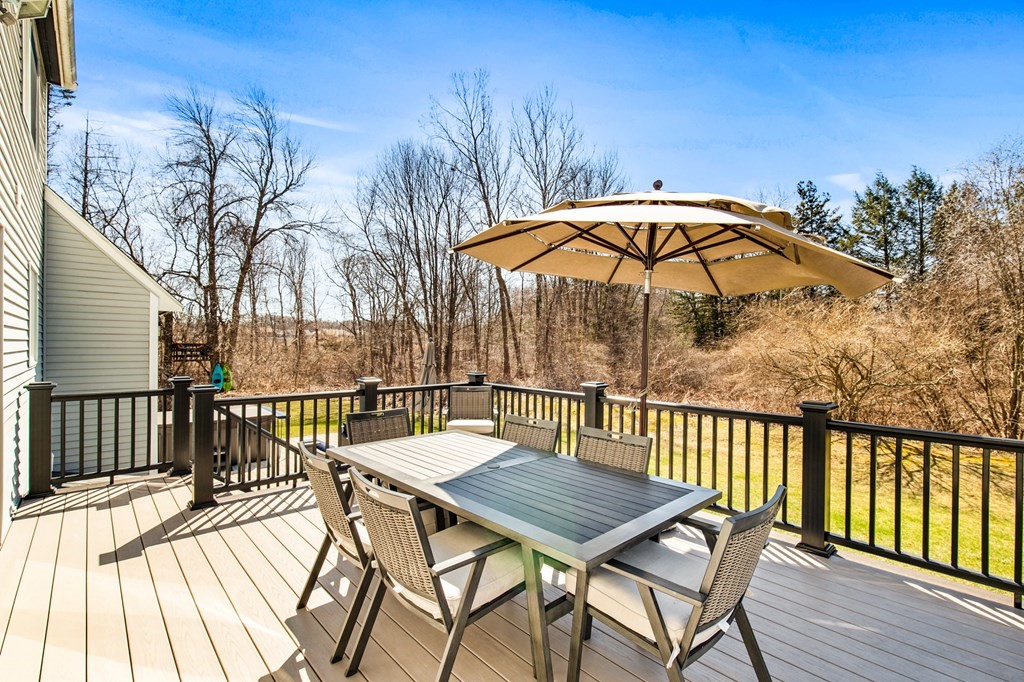 243 Bailey Street Canton, MA 02021 - Photo 8 of 33 Gallery Image 8